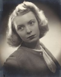 Carole Leslie