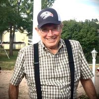 Robert \"Bob\" Hollowell